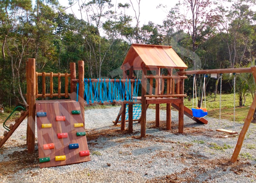 multifuncional playground de eucalipto